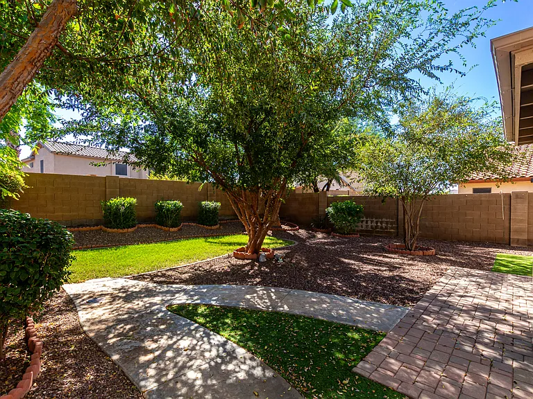42553 W Sparks Dr — Photo 19