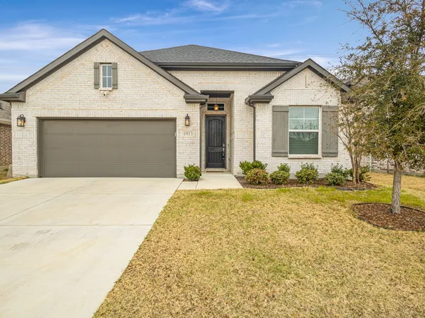 1913 Briar Hill Dr, Denton, TX 76207