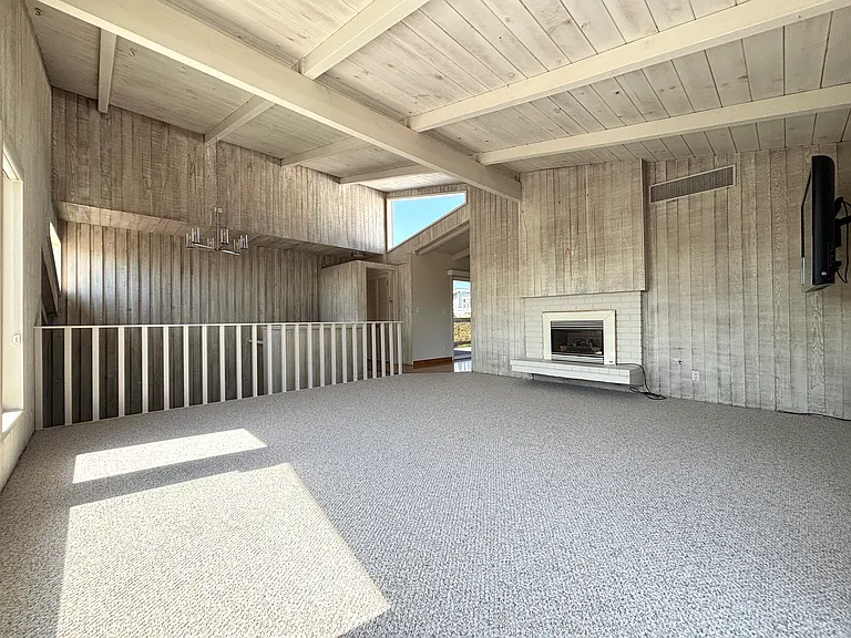 653 Bayview Dr — Photo 5