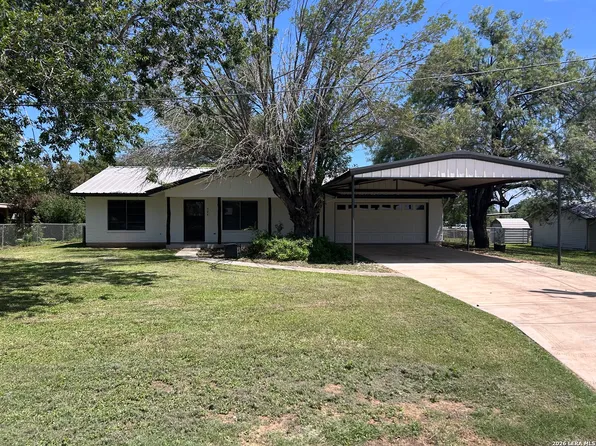 506 Magnolia, Jourdanton, TX 78026