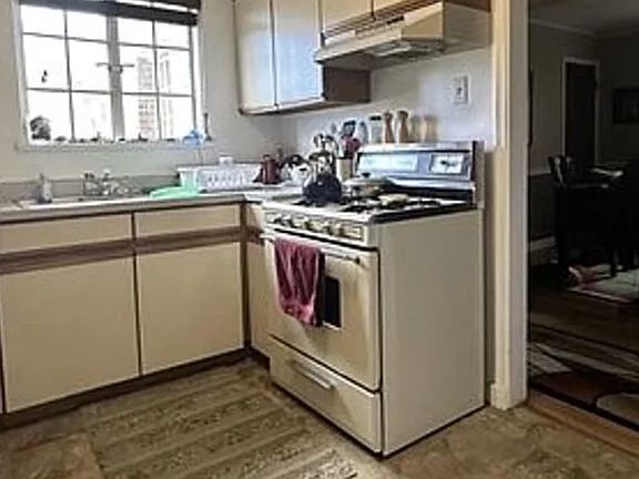 4th image of 949 N Emerson St APT 10