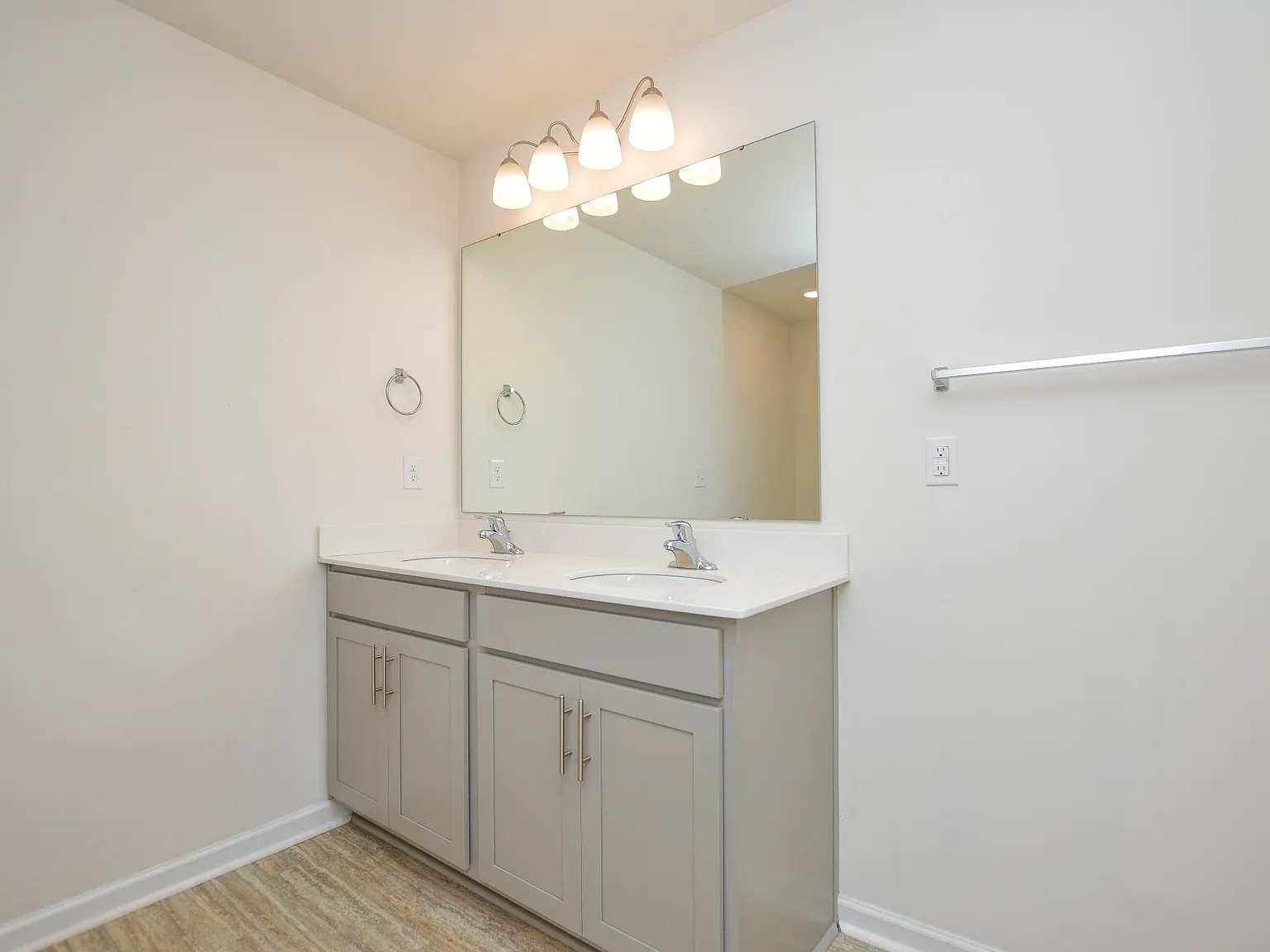 3 bed, 2.5 bath, 1429 sqft, $1,890 — Photo 4