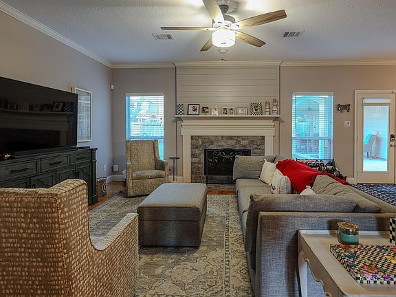 5th image of 19 Featherfall Pl