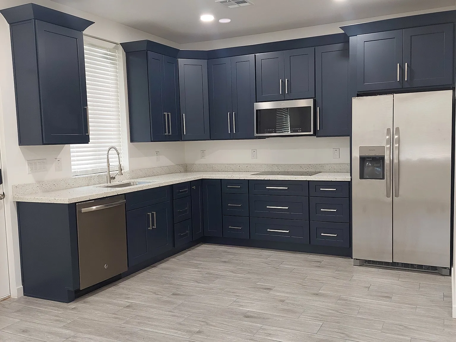 Modern, spacious luxury kitchen with a sophisticated, contemporary feel. The large open floor area also gives this kitchen excellent flexibility for adding a dining table, or breakfast area