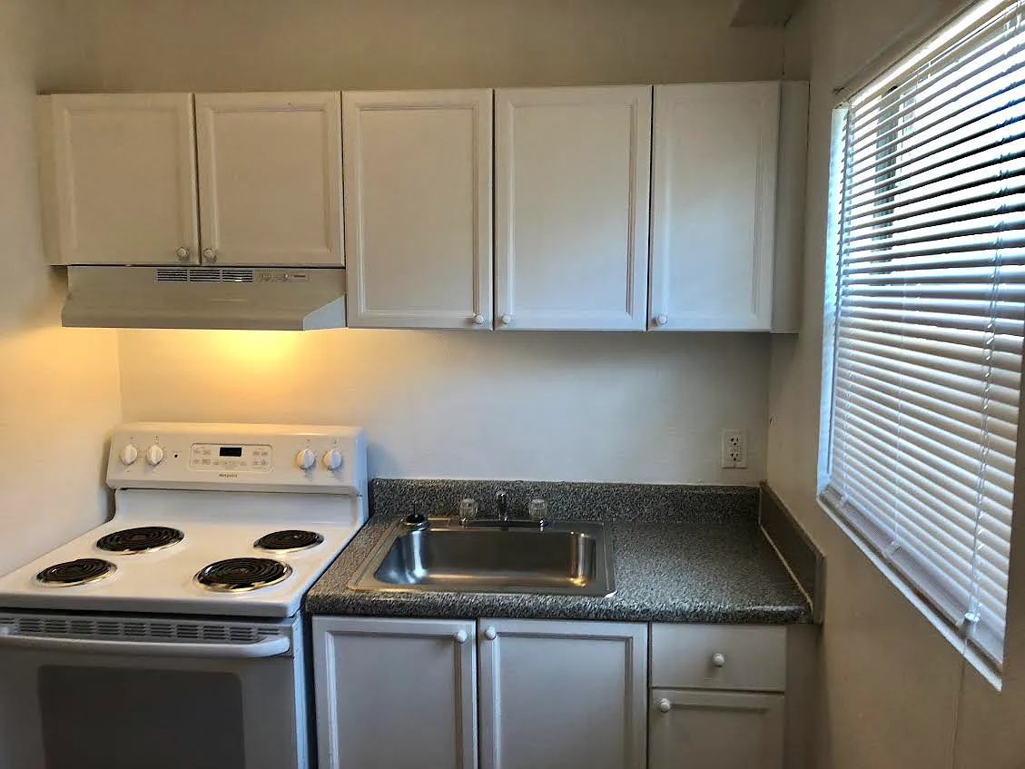 2 bed, 600 sqft, $1,050 — Photo 2