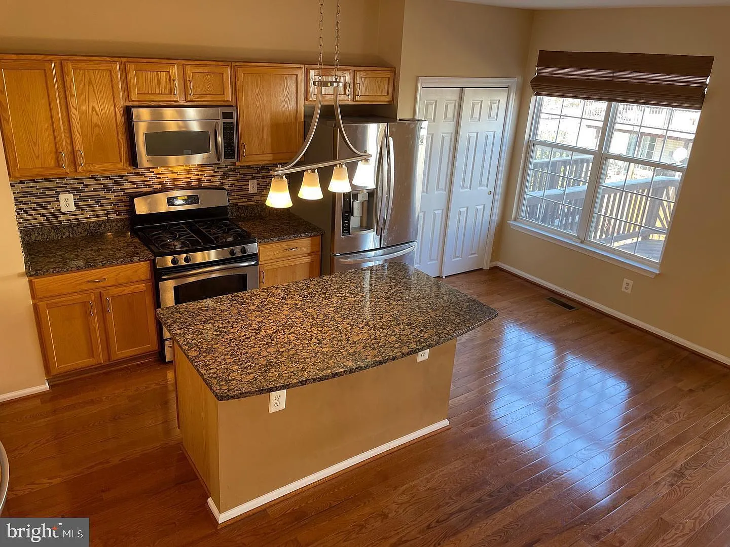 3 bed, 2.5 bath, 2071 sqft, $2,999 — Photo 3