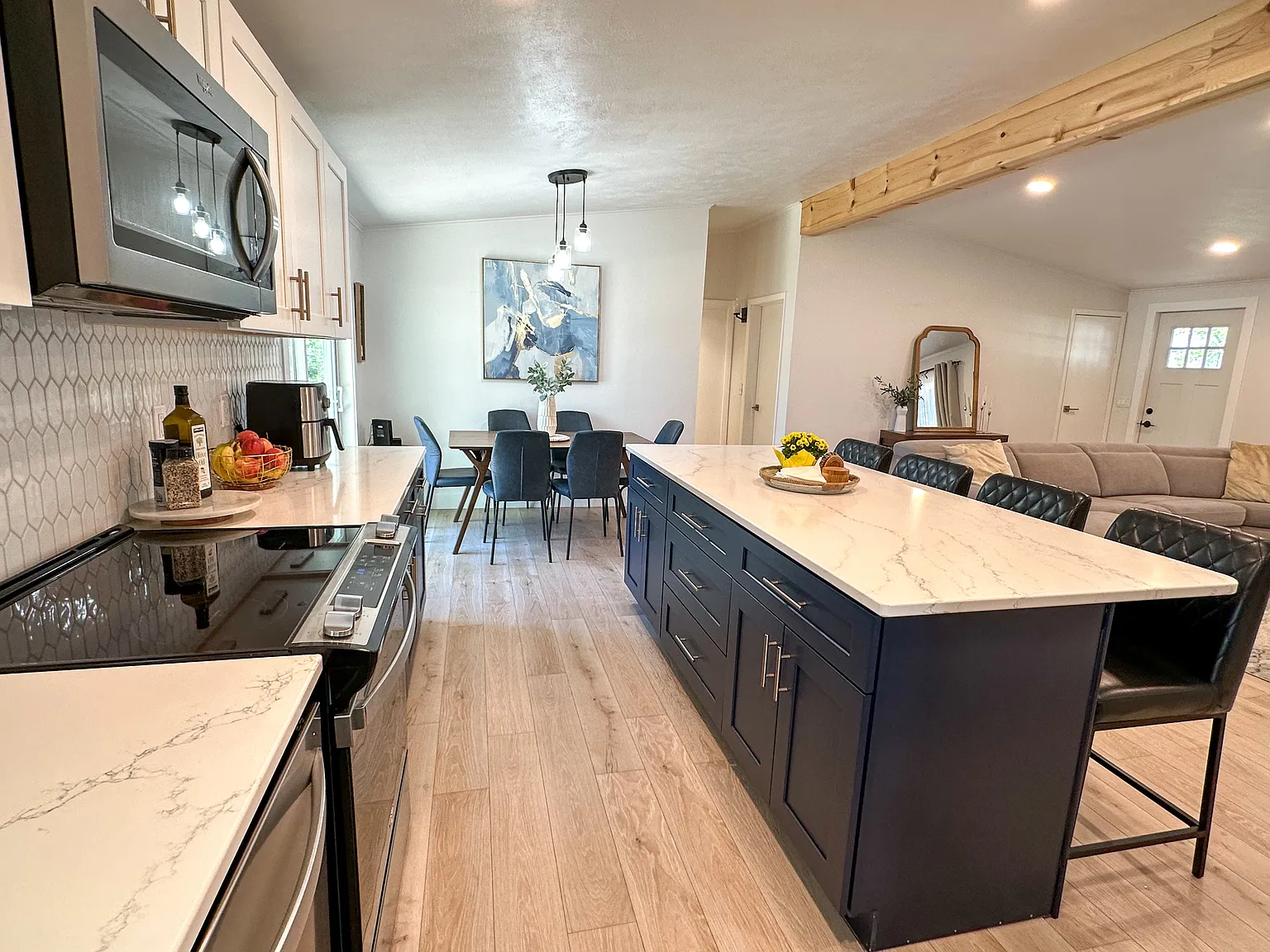 3 bed, 1308 sqft, $2,350 — Photo 3