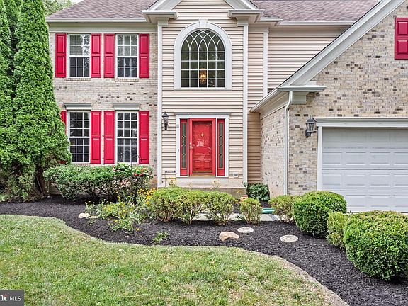 2nd image of 11 Brook Hill Ct