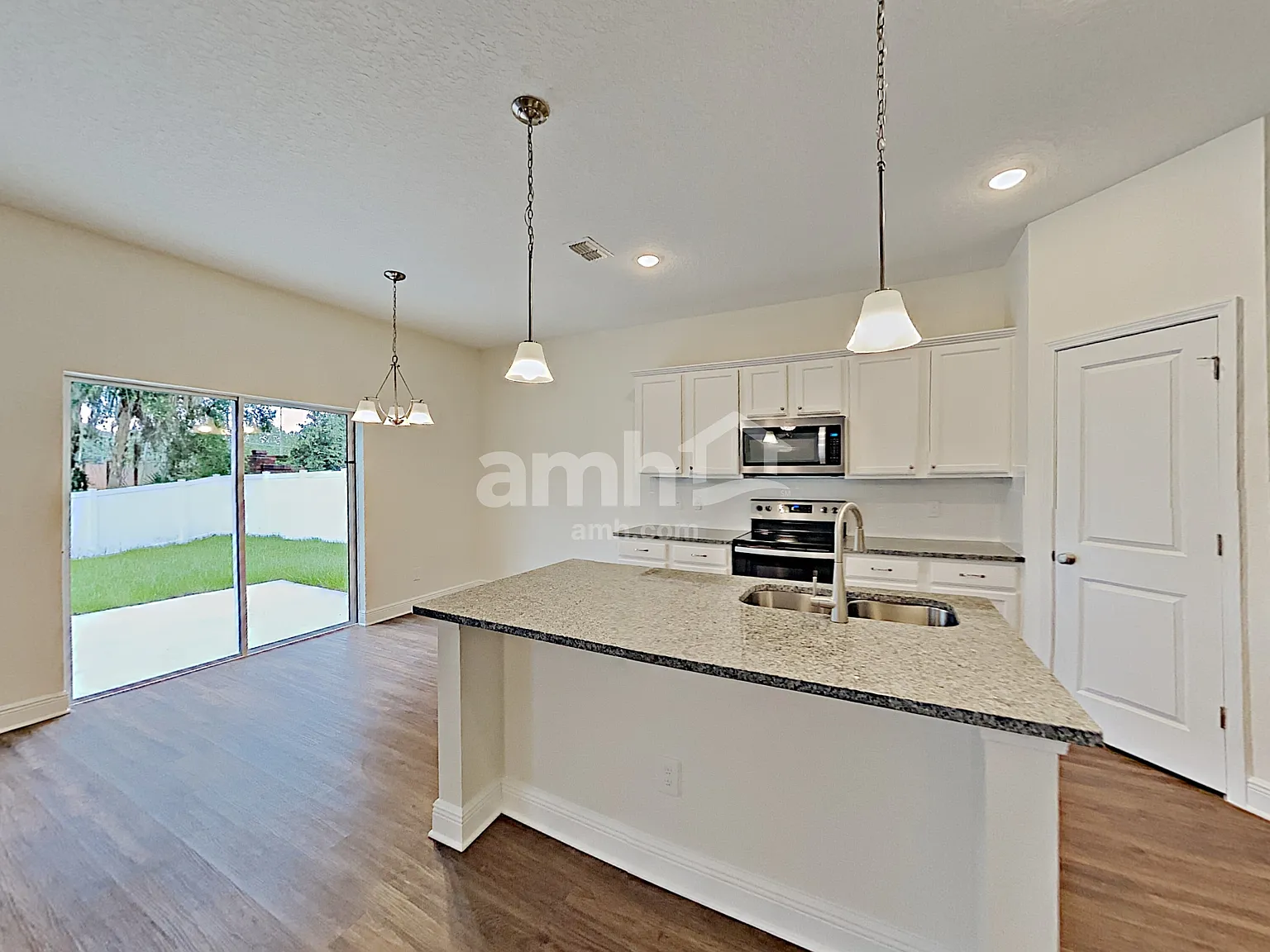 4 bed, 2.5 bath, 2298 sqft, $2,750 — Photo 4