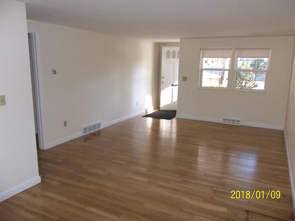 living room/dining room