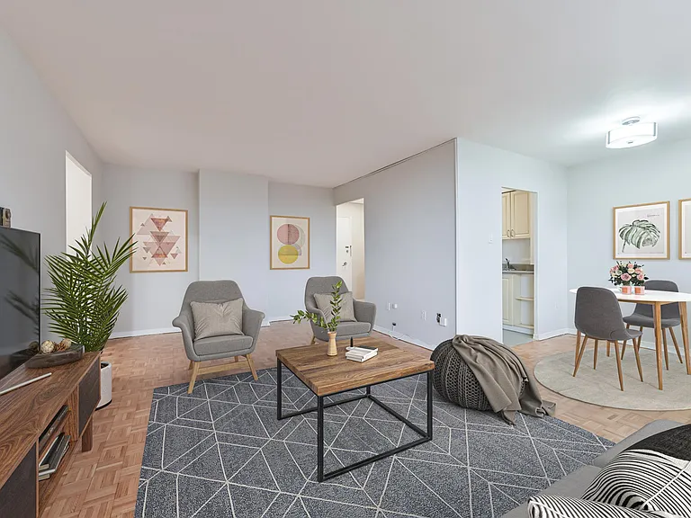 445 Eglinton Ave E — Photo 3