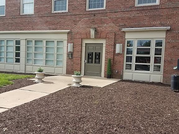 3rd image of 4242 Lindell Blvd #3891017