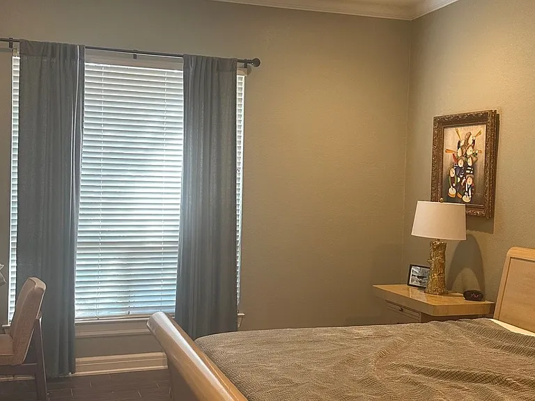 Master w/large windows