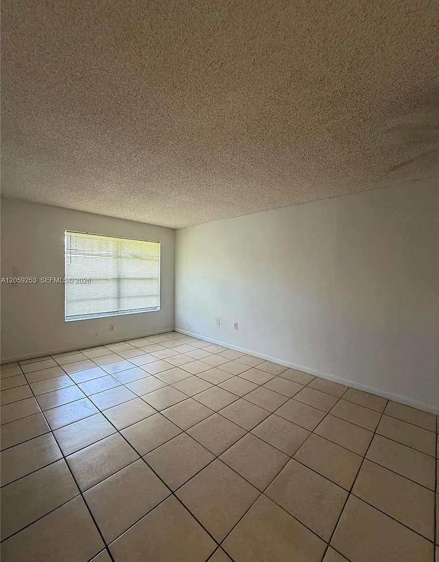 New World Condo Apts Iii — Photo 1