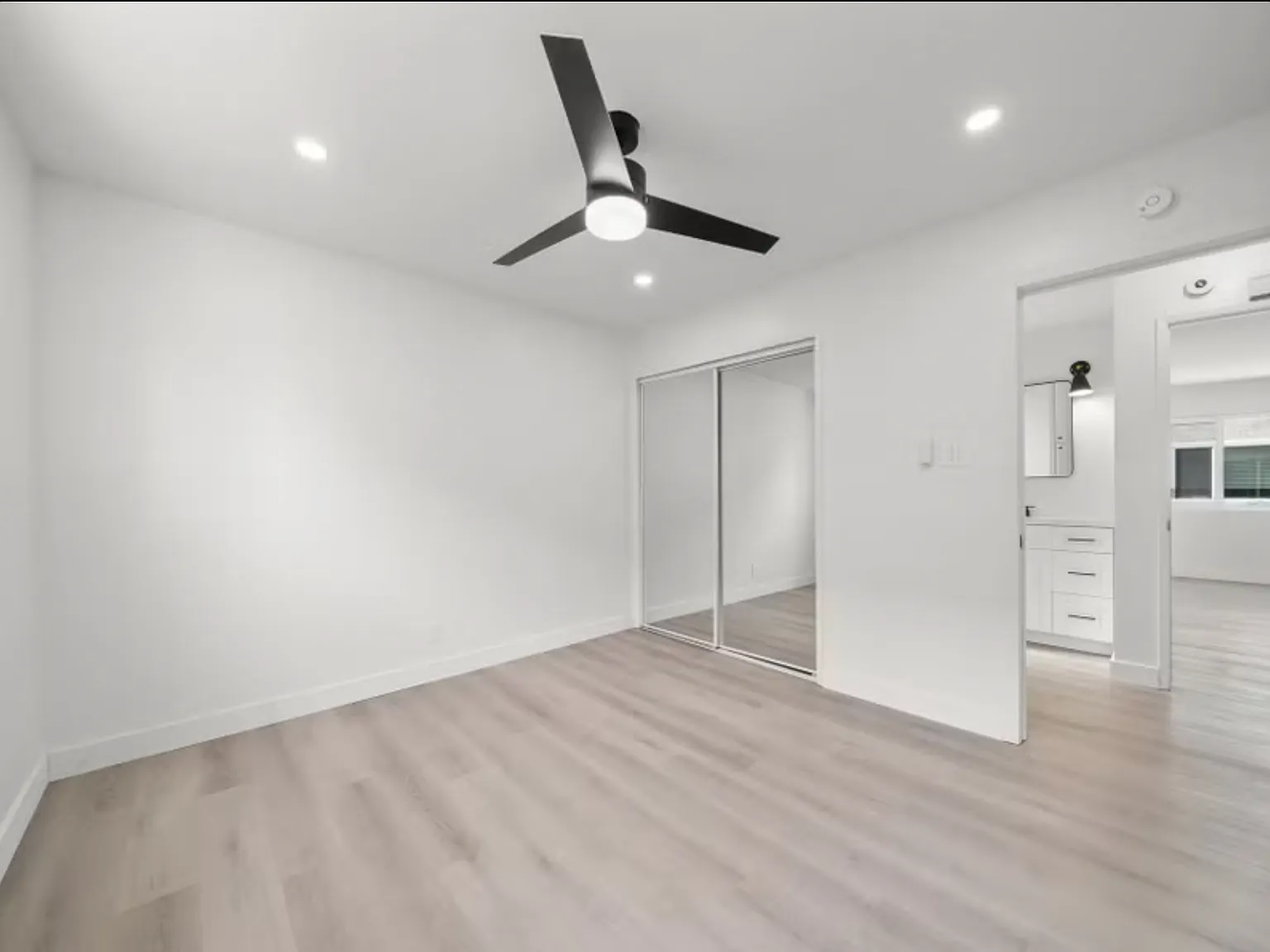 2 bed, 830 sqft, $2,595 — Photo 3