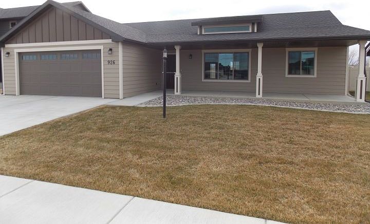 1st image of 926 Blackberry Way