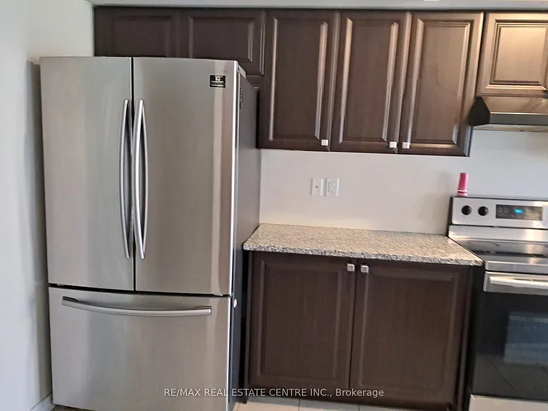 300 Bedrock Dr — Photo 4