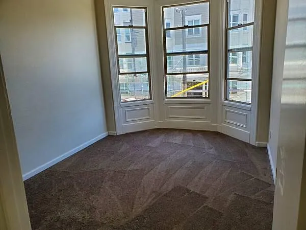 702 Oak St — Photo 3