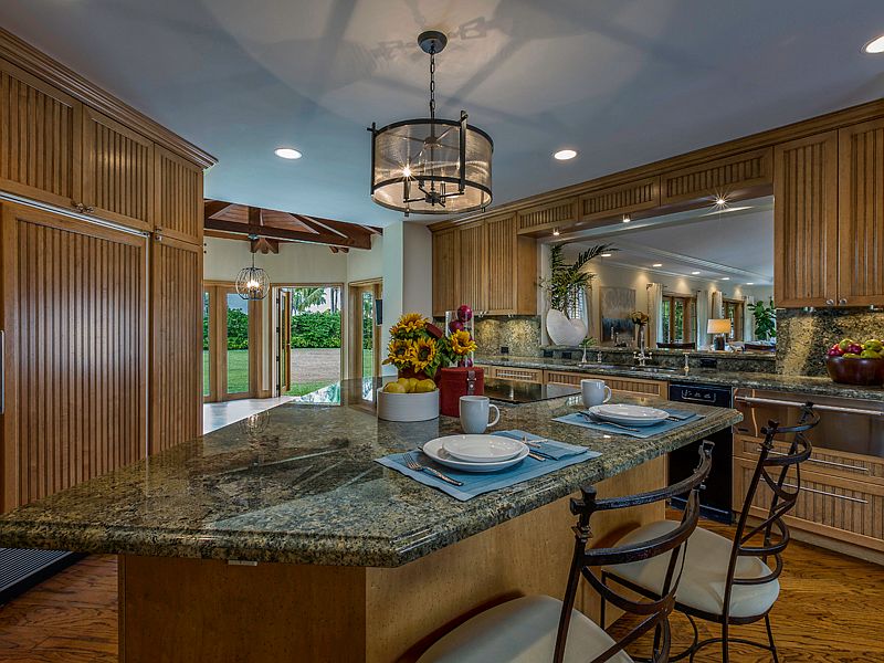 Kitchen w/ breakfast room