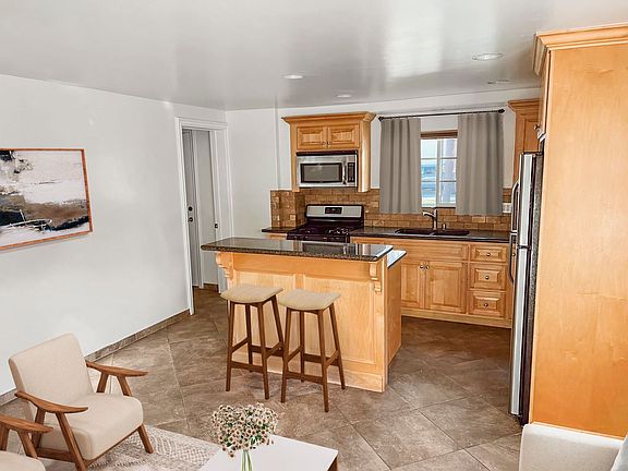 3rd image of 2486 Birchwood Way Unit 2