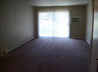 1110 E 37th St APT 204, Davenport, IA 52807