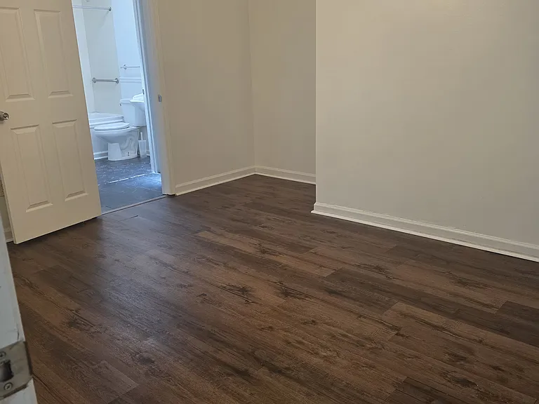 15 Burbank Blvd — Photo 15