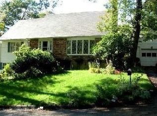 6 Oak St, Burlington, MA 01803