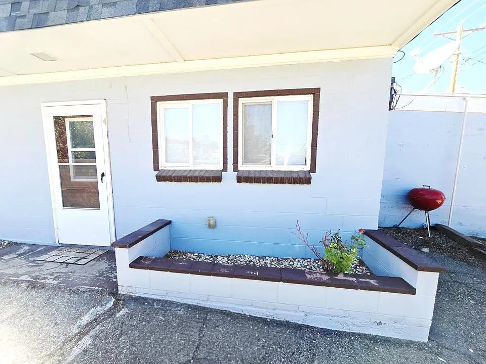 126 W Front St #4