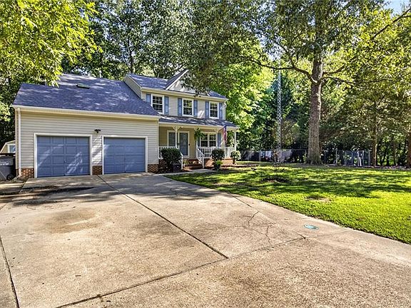3rd image of 302 Buckingham Way