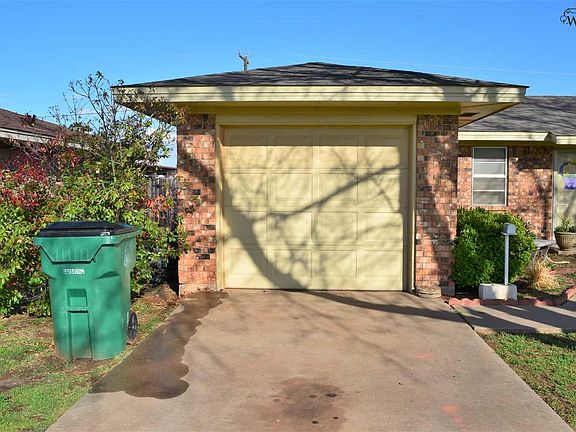 3rd image of 707 Park Plaza Dr