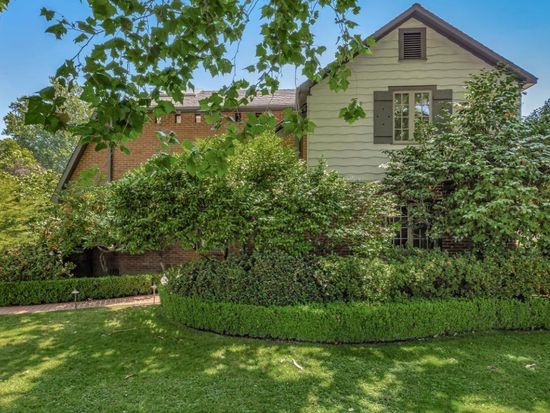 2769 Land Park Dr, Sacramento, CA 95818