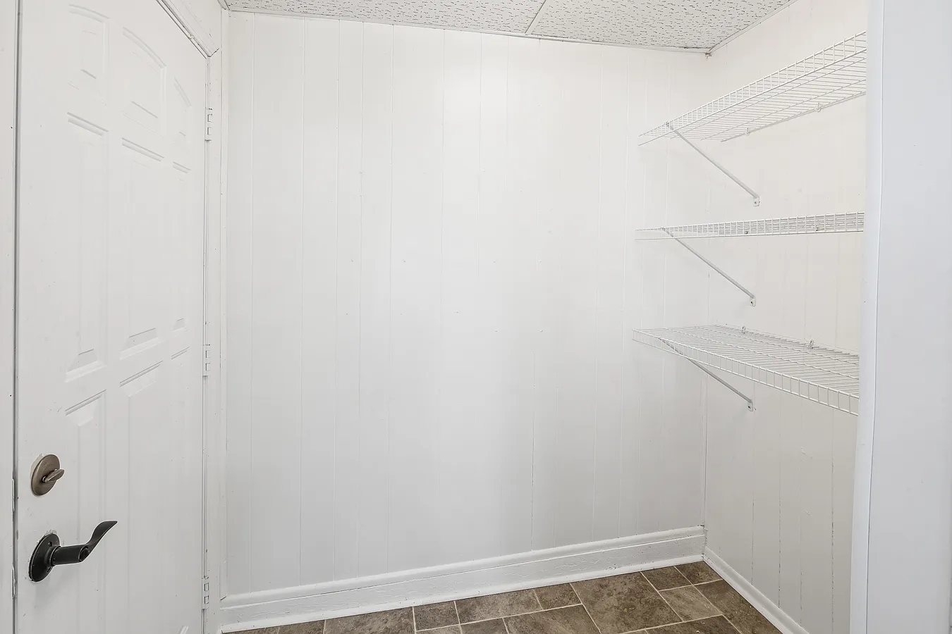 3 bed, 900 sqft, $1,000 — Photo 1