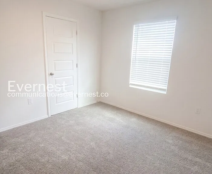 101 E Fredonia Ct — Photo 9