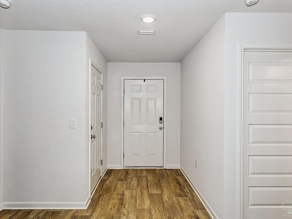 5th image of 7860 Lakeside Oaks Dr