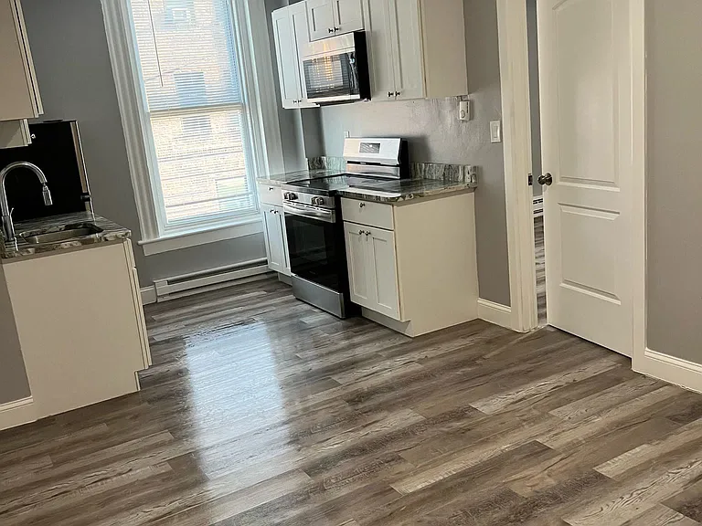 460 Main St #3 — Photo 1