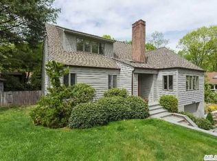 915 Harrison Dr, Centerport, NY 11721