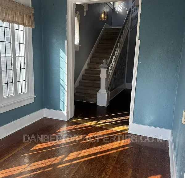 134 W Tiffin St #B — Photo 4