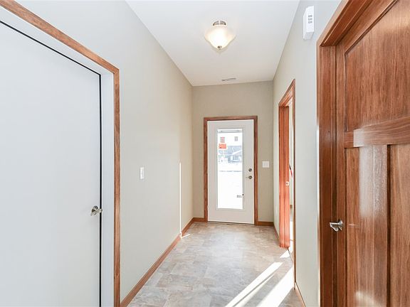 4th image of 1136 Twin Leaf Ave