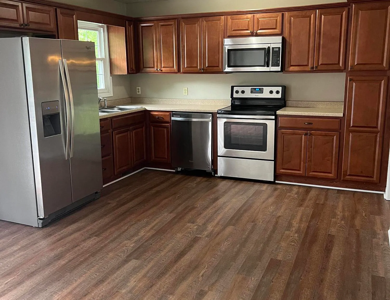 3 bed, 2140 sqft, $2,000 — Photo 3