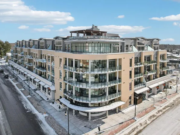 215 East Pleasant STREET #307, Oconomowoc, WI 53066