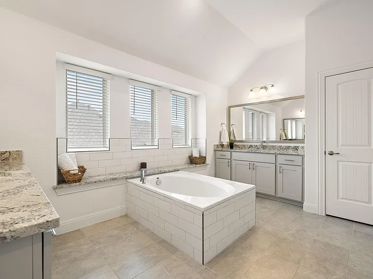 2901 Oak Chase Cv — Photo 16