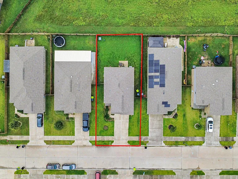 7943 Vacek Meadows Loop — Photo 4