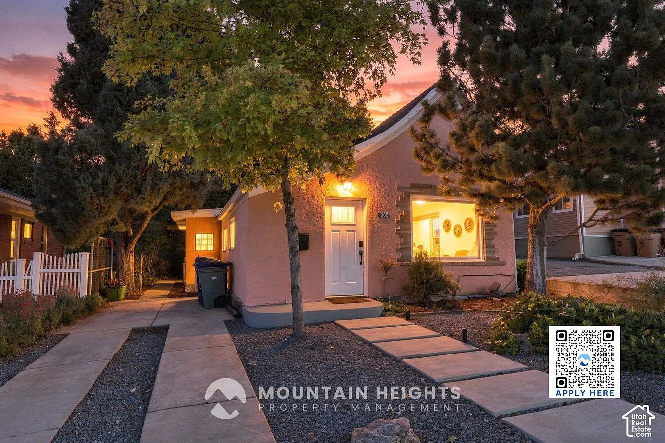 2 bed, 1.0 bath, 1490 sqft, $2,350 — Photo 1