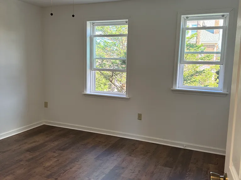 554 Hand Ave — Photo 10