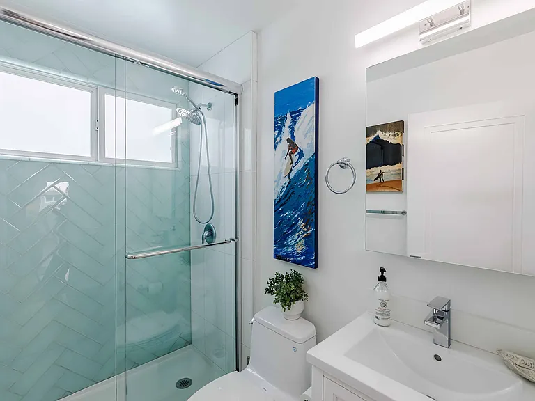 2221 Bayview Dr — Photo 20