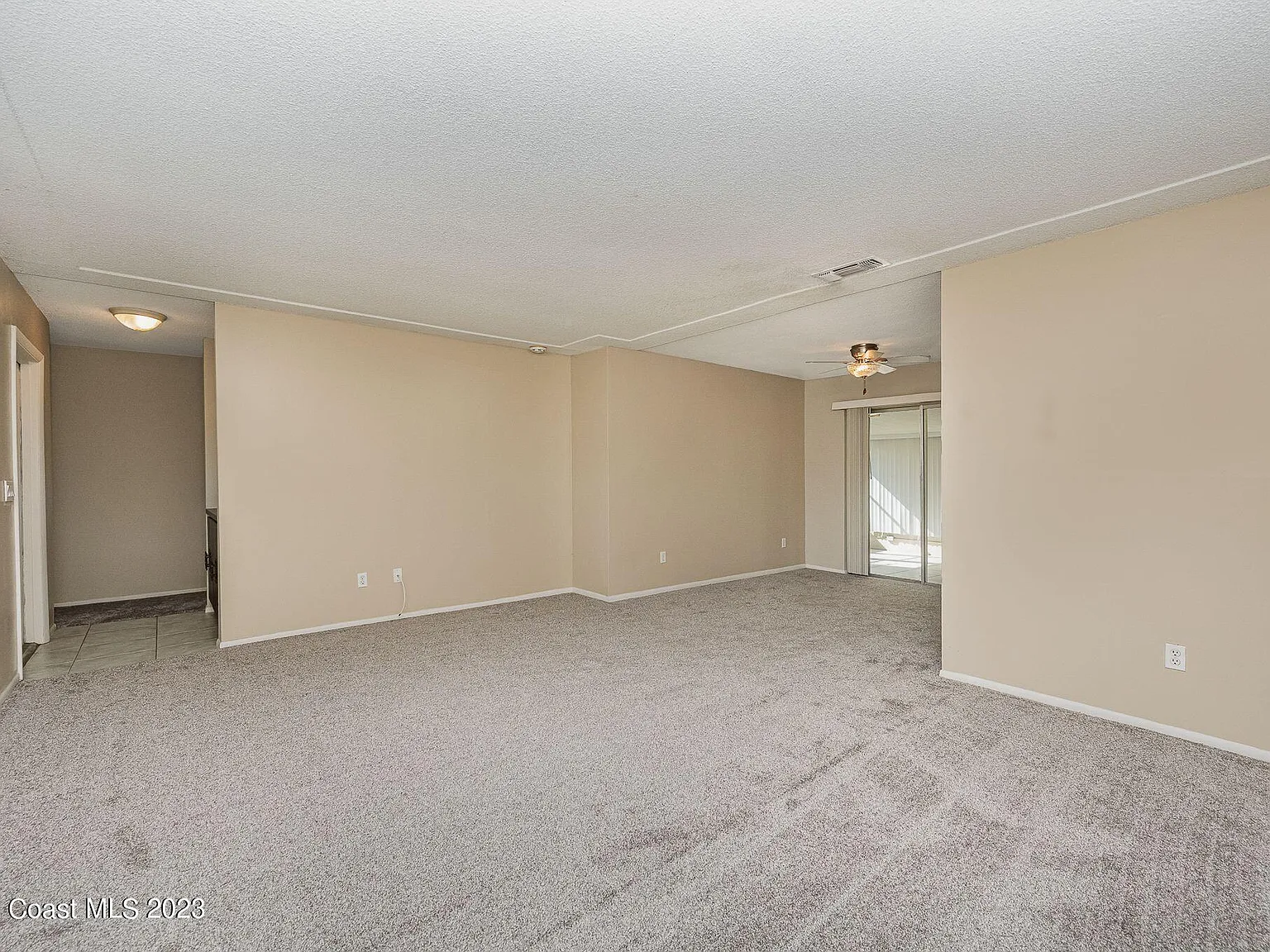3 bed, 2.0 bath, 1184 sqft, $2,100 — Photo 3