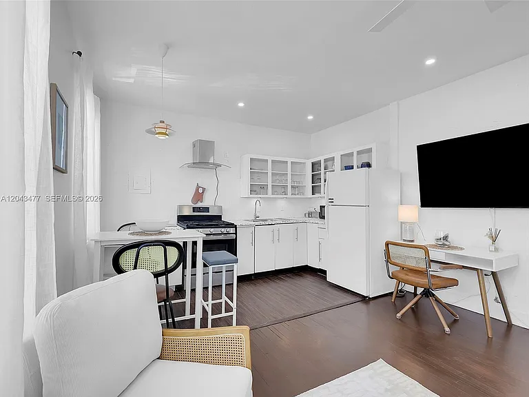 1618 Michigan Ave #25 — Photo 3