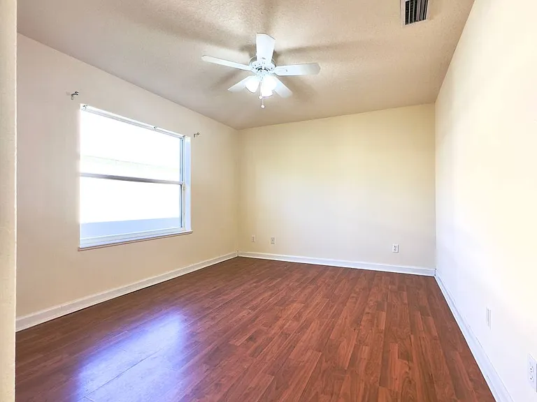 565 Limerick Dr — Photo 25