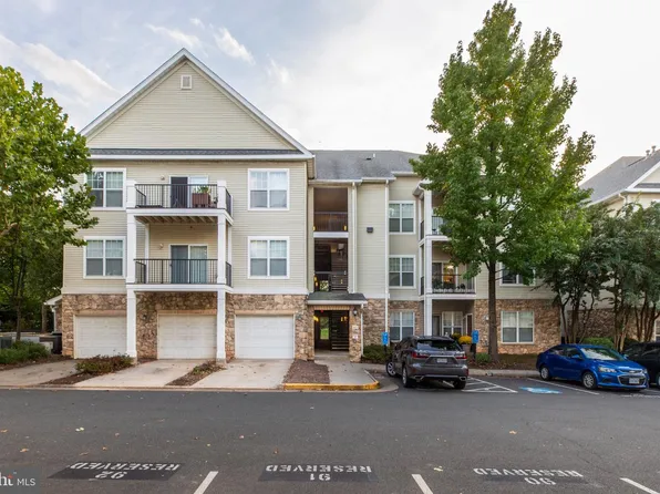 5172 William Colin Ct APT C, Centreville, VA 20120
