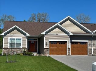 5113 Red Oak Ln, Batavia, NY